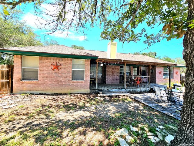 214 CHERRY RDG, Floresville, TX 78114