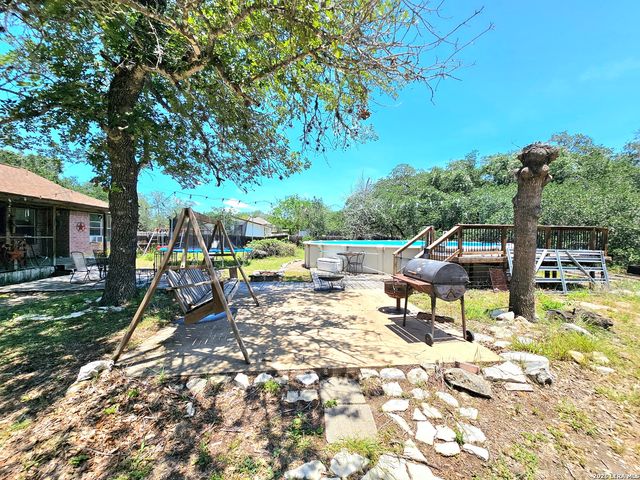 214 CHERRY RDG, Floresville, TX 78114