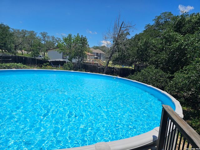 214 CHERRY RDG, Floresville, TX 78114