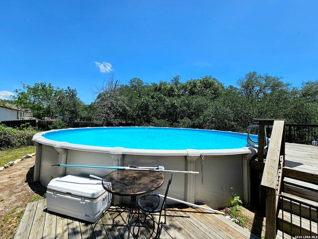 214 CHERRY RDG, Floresville, TX 78114