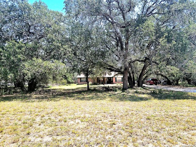214 CHERRY RDG, Floresville, TX 78114