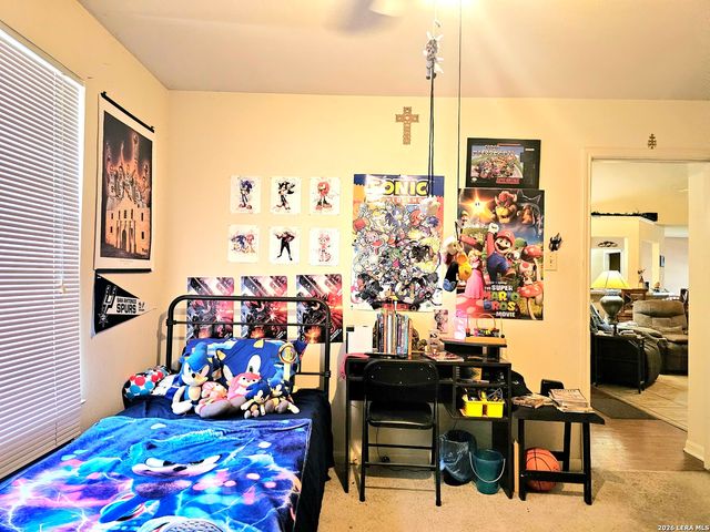 214 CHERRY RDG, Floresville, TX 78114