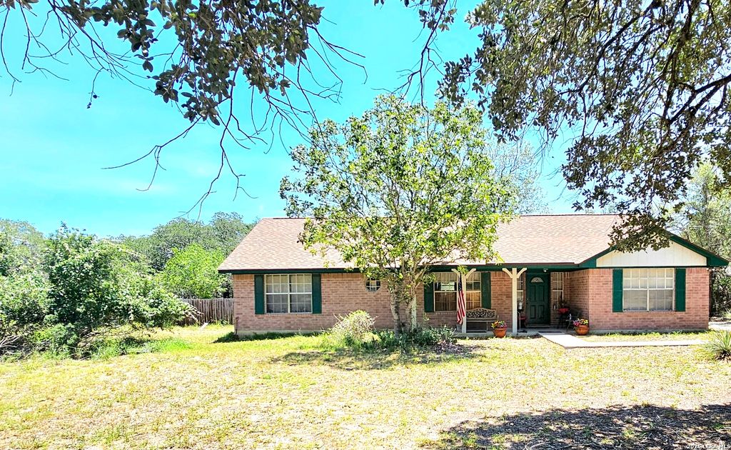 214 CHERRY RDG, Floresville, TX 78114