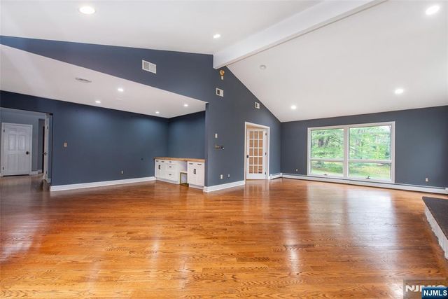 179 Woodside Avenue, Franklin Lakes, NJ 07417
