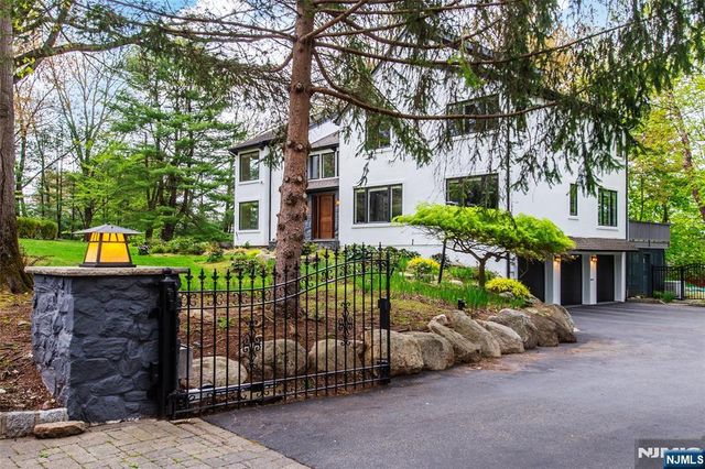 179 Woodside Avenue, Franklin Lakes, NJ 07417