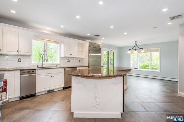 179 Woodside Avenue, Franklin Lakes, NJ 07417