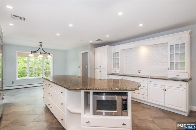 179 Woodside Avenue, Franklin Lakes, NJ 07417