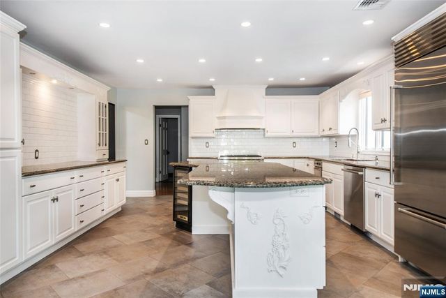 179 Woodside Avenue, Franklin Lakes, NJ 07417