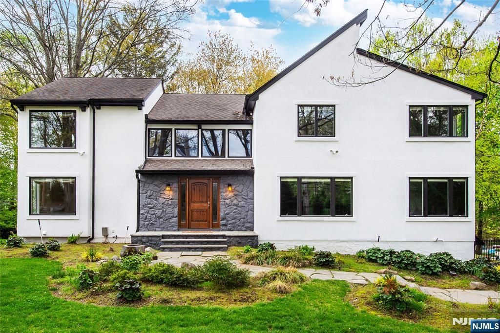 179 Woodside Avenue, Franklin Lakes, NJ 07417
