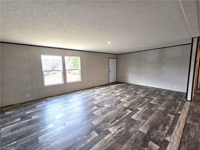 106 Lynnewood Drive, Mount Airy, NC 27030