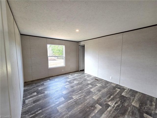 106 Lynnewood Drive, Mount Airy, NC 27030