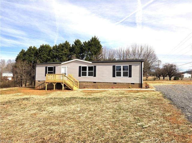 106 Lynnewood Drive, Mount Airy, NC 27030