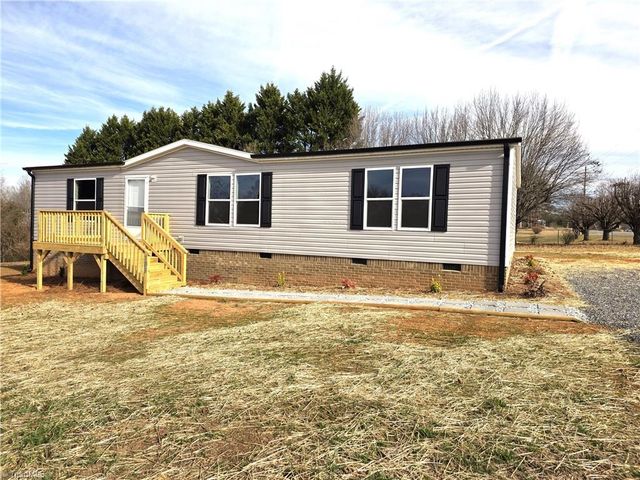 106 Lynnewood Drive, Mount Airy, NC 27030