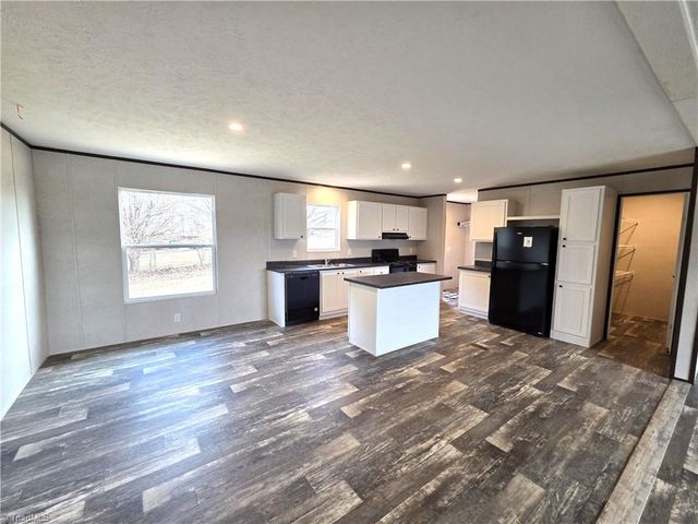 106 Lynnewood Drive, Mount Airy, NC 27030