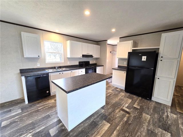 106 Lynnewood Drive, Mount Airy, NC 27030