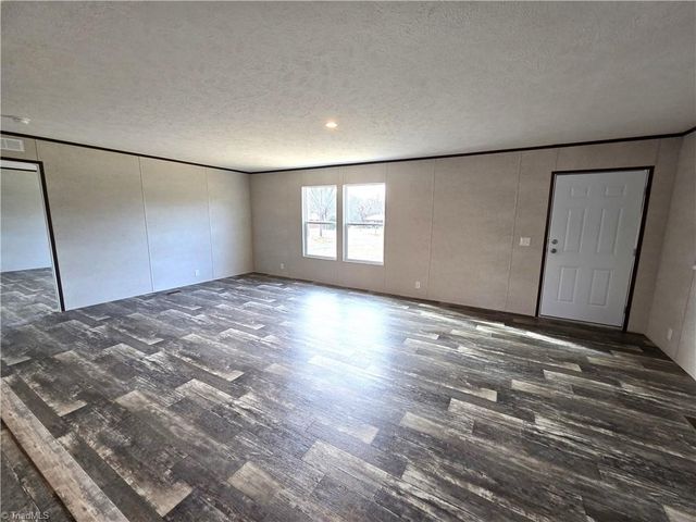 106 Lynnewood Drive, Mount Airy, NC 27030