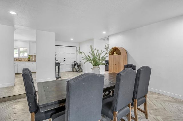4690 N Barton Avenue, Fresno, CA 93726