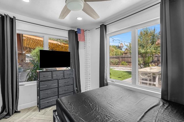 4690 N Barton Avenue, Fresno, CA 93726