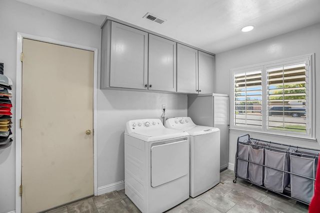 4690 N Barton Avenue, Fresno, CA 93726