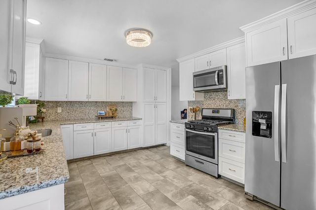4690 N Barton Avenue, Fresno, CA 93726