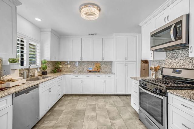 4690 N Barton Avenue, Fresno, CA 93726