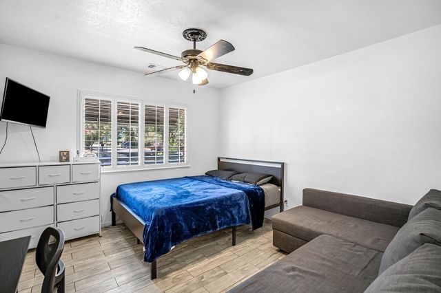 4690 N Barton Avenue, Fresno, CA 93726