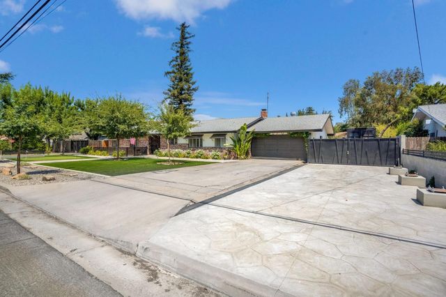 4690 N Barton Avenue, Fresno, CA 93726
