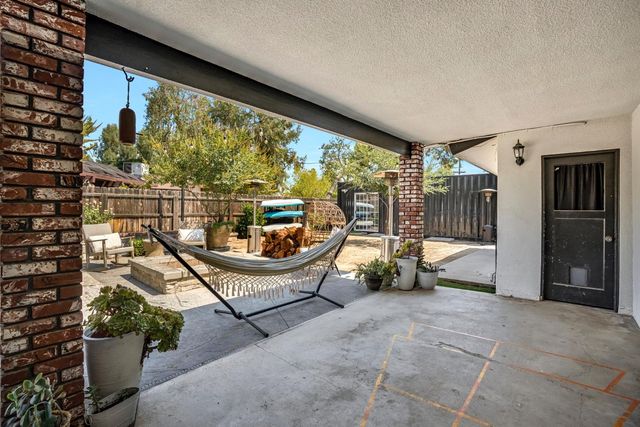 4690 N Barton Avenue, Fresno, CA 93726