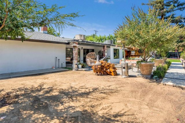 4690 N Barton Avenue, Fresno, CA 93726