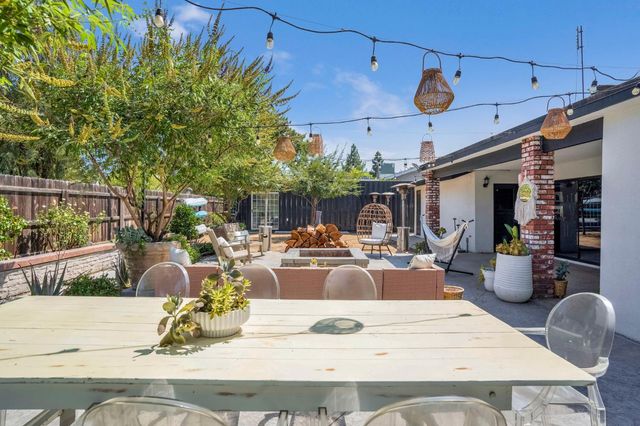 4690 N Barton Avenue, Fresno, CA 93726