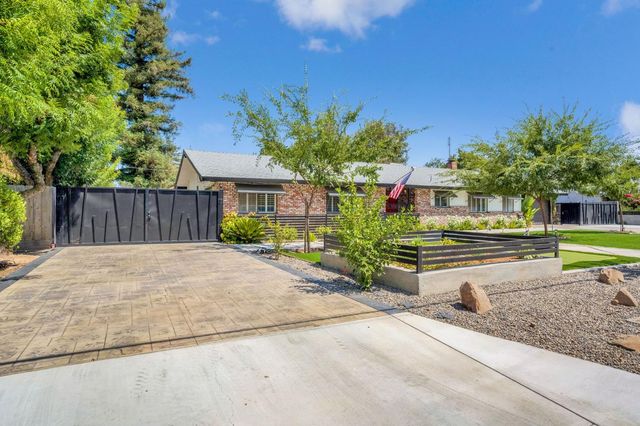 4690 N Barton Avenue, Fresno, CA 93726