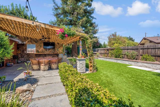 4690 N Barton Avenue, Fresno, CA 93726