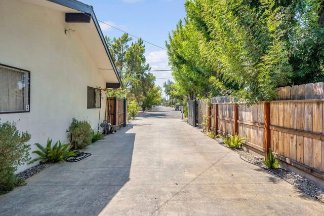 4690 N Barton Avenue, Fresno, CA 93726