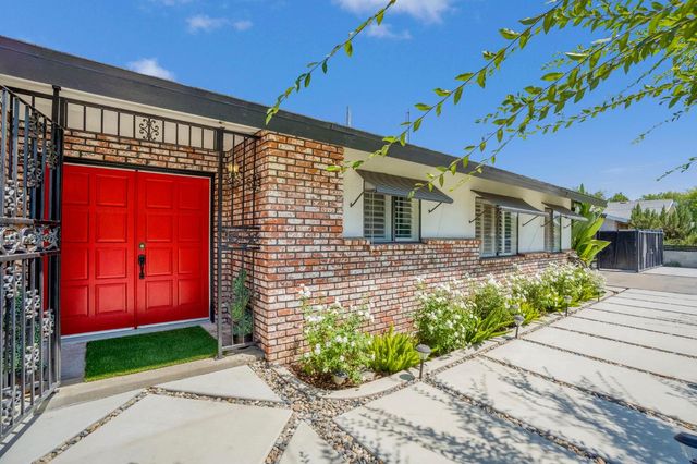 4690 N Barton Avenue, Fresno, CA 93726
