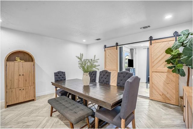 4690 N Barton Avenue, Fresno, CA 93726