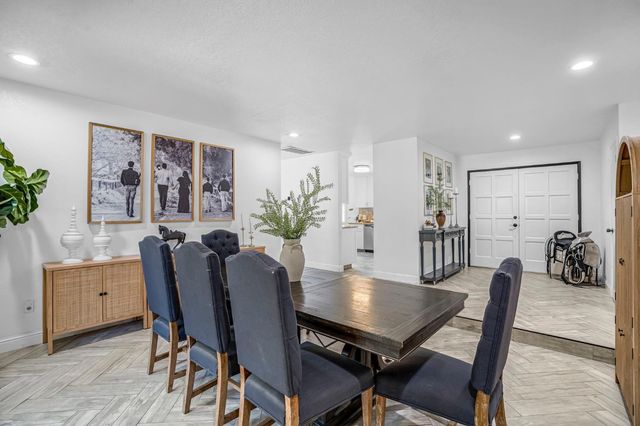 4690 N Barton Avenue, Fresno, CA 93726
