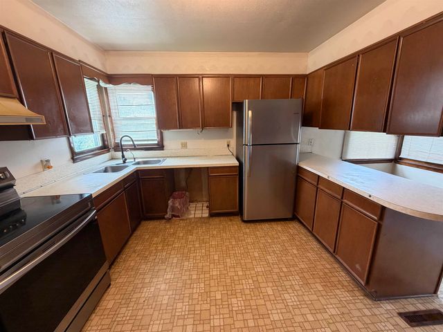 129 W 55th St. S., Wichita, KS 67217