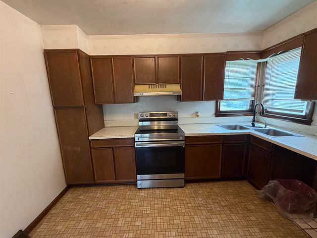 129 W 55th St. S., Wichita, KS 67217
