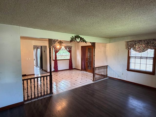 129 W 55th St. S., Wichita, KS 67217