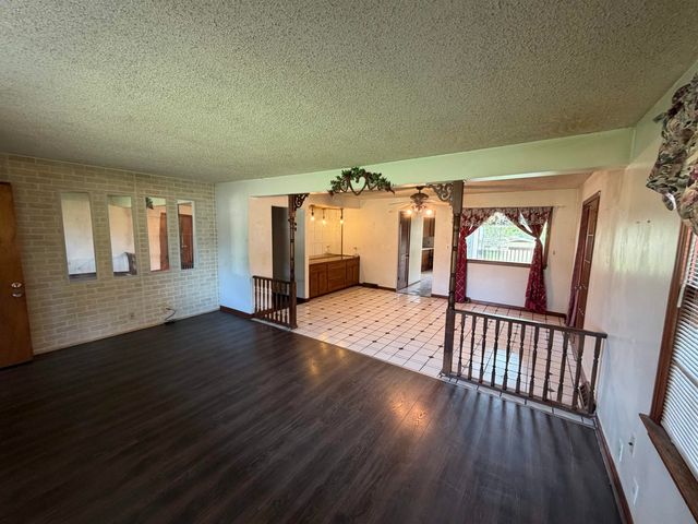 129 W 55th St. S., Wichita, KS 67217
