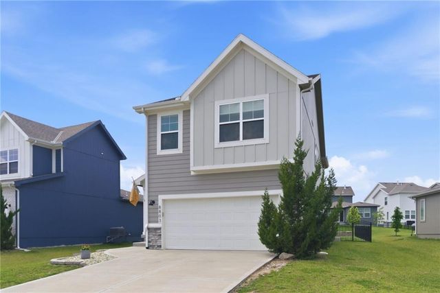 8803 SW 8th Street, Blue Springs, MO 64064