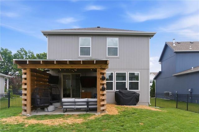 8803 SW 8th Street, Blue Springs, MO 64064