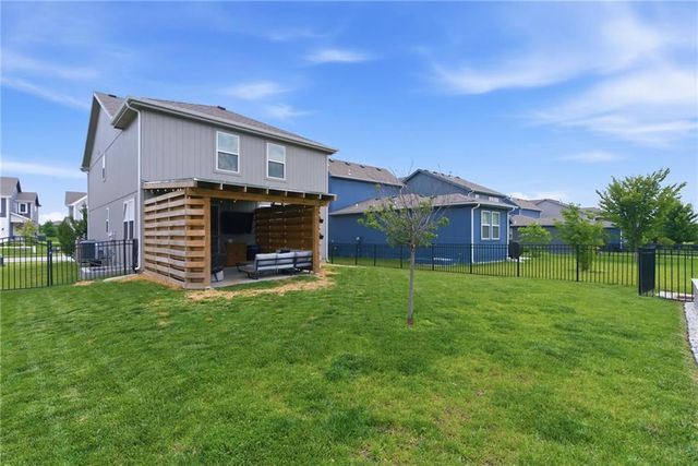 8803 SW 8th Street, Blue Springs, MO 64064