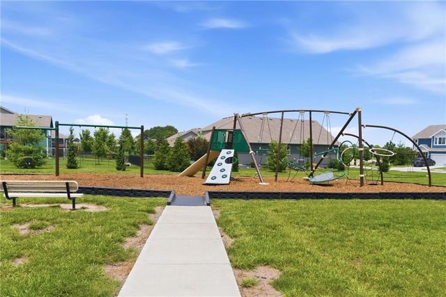 8803 SW 8th Street, Blue Springs, MO 64064