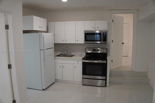 61 SW 58th Ct D, Miami, FL 33144