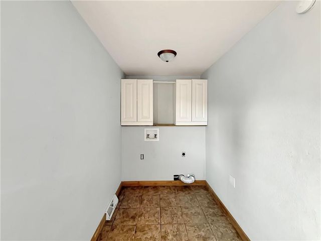 1318 S Saint Louis Street, Concordia, MO 64020