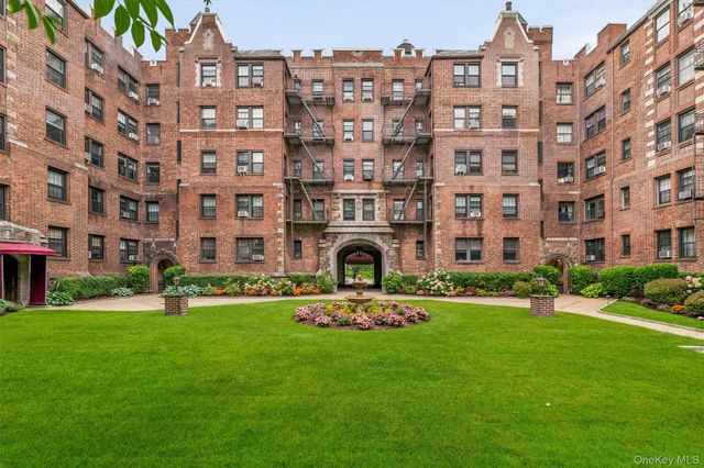23 Old Mamaroneck Rd Apt. 5Q, White Plains, NY 10605