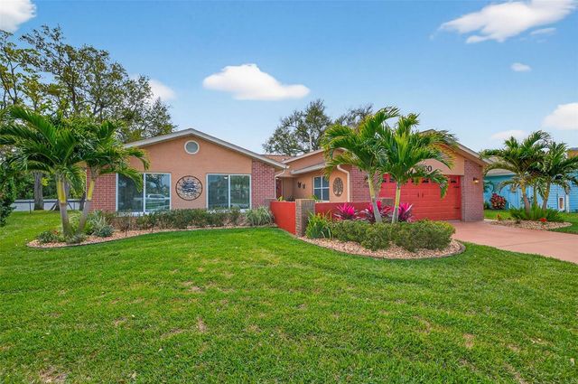 1700 GLEN LAKES BOULEVARD N, St Petersburg, FL 33702