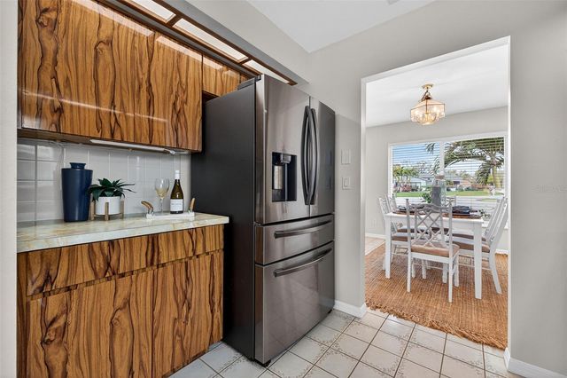 1700 GLEN LAKES BOULEVARD N, St Petersburg, FL 33702