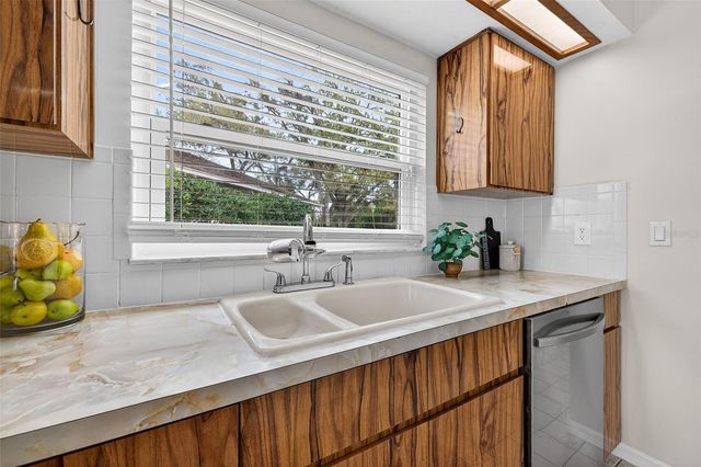 1700 GLEN LAKES BOULEVARD N, St Petersburg, FL 33702